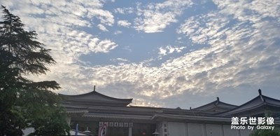 藍(lán)天下的陜西歷史博物館