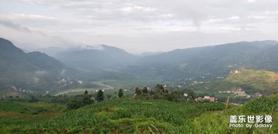 好雄偉的山