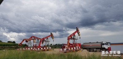 暴風(fēng)雨前的黃土高坡