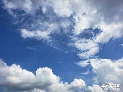 龍口的天空格外的藍