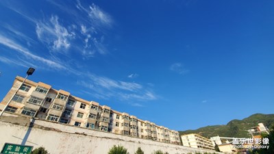 天高云淡