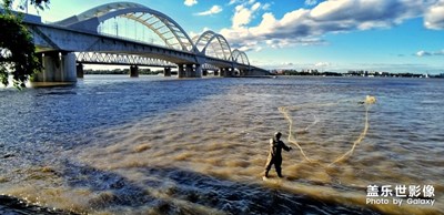 九月初秋的松花江畔