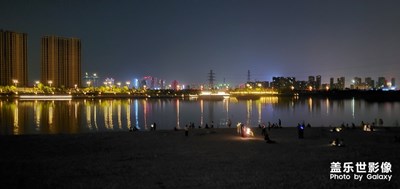 湖畔夜景