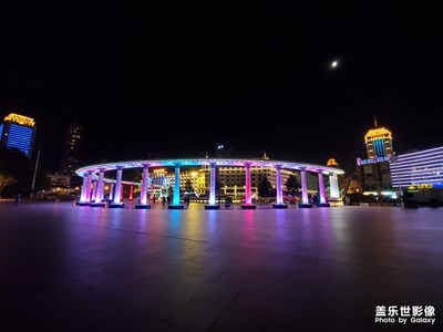 深秋的防洪紀(jì)念塔