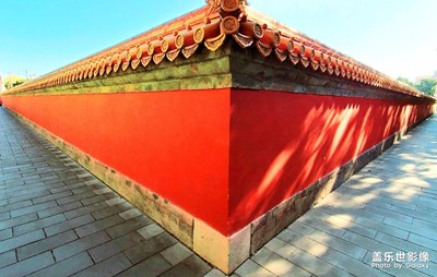 廣角下的對(duì)稱美