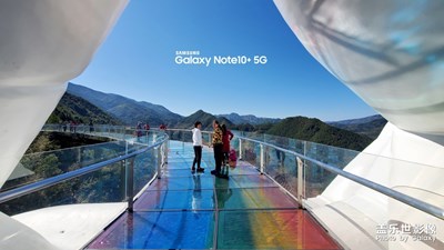 七色虹橋收美景