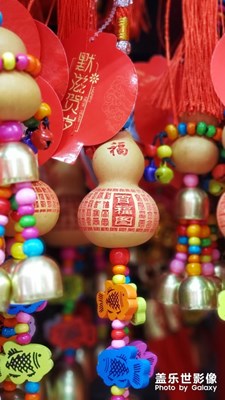 又到一年春節(jié)時(shí)，中國紅。