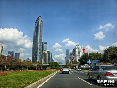 復(fù)工后的深圳，藍(lán)天白云依舊