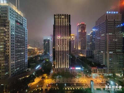 大廈的日與夜