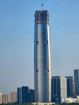 武漢綠地中心復(fù)工了