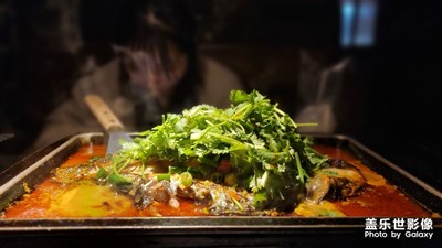 雨中西湖，有你，有我，有烤魚