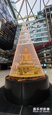 這是芳草地購(gòu)物中心～