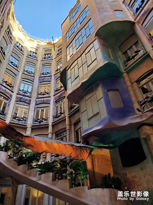 精彩翻倍＋高迪心中的高山與大地。