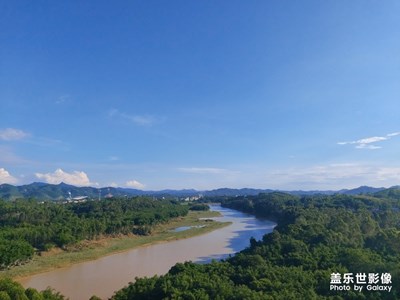 你知道么，世界會向那些有目標(biāo)和遠(yuǎn)見的人讓路