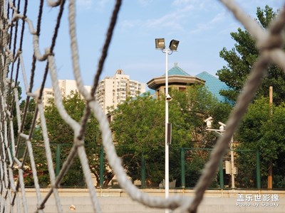 上周五在學(xué)校操場(chǎng)