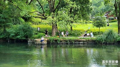連雨不知春去，一晴方覺(jué)夏深
