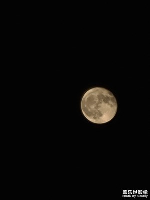 手持拍攝月亮