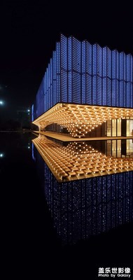 隨手拍的社區(qū)入口景觀和會所，感覺不錯