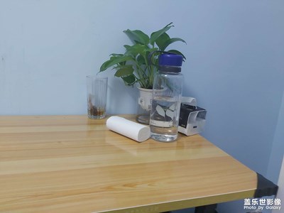 買了一個(gè)新桌子