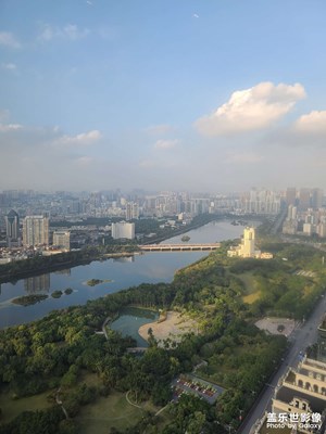 鋼筋混凝土。