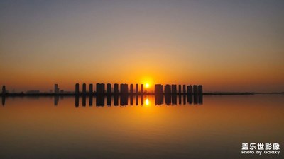 錢塘江日落，偶遇潮水美極了！