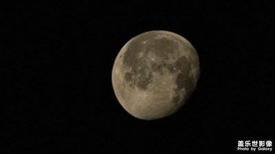 無穩(wěn)定器隨手拍月亮