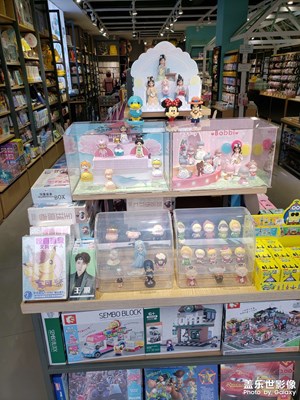 新的飾品店陳列