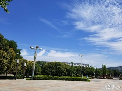 愛(ài)就像藍(lán)天白云，忽然暴風(fēng)雨