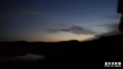 故鄉(xiāng)夕陽(yáng)。