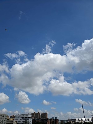 藍(lán)天，靜待“煙花”臺風(fēng)