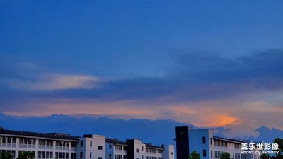 曉看天色暮看云