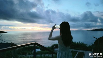 你在拍景，我在拍你