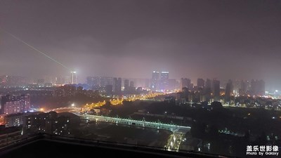 燈火萬家城四畔