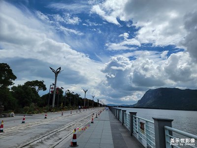 心情大好，碧海藍(lán)天吹吹風(fēng)