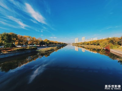鏡子一樣的湖