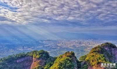 山高看得遠(yuǎn)