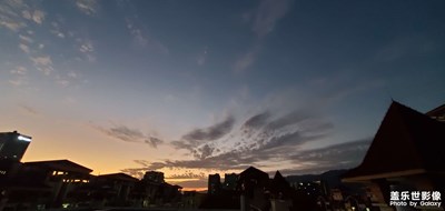 為君持酒勸斜陽(yáng)，且向花間留晚照