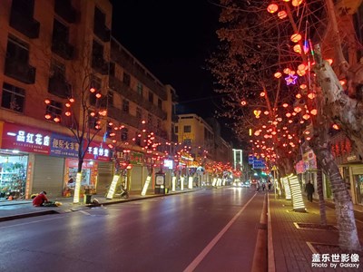 節(jié)日的小城