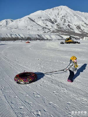 日照金山前 去喀納斯滑雪吧！