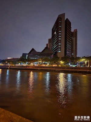 夜幕下的川大博物館