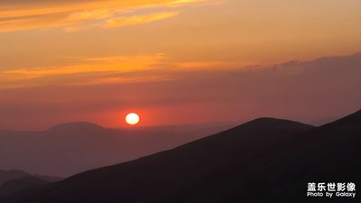 五臺(tái)山澡浴池日落