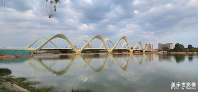 大橋通車前留影！