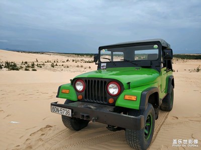 【你眼里的風(fēng)景】 沙漠中的吉普
