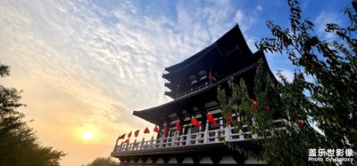 日出東方，盛世華誕。