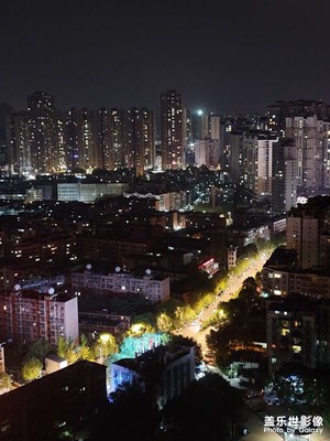 漂亮的夜景，感覺心情還不錯(cuò)。