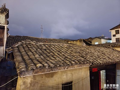 晚上拍照還可以