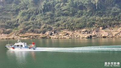 游張飛古道，看張飛洞