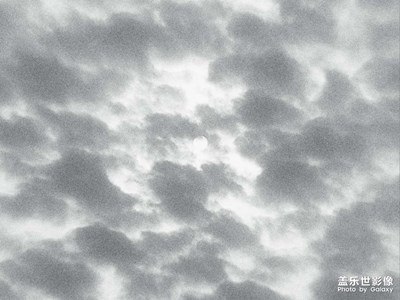 云繞金烏半遮面