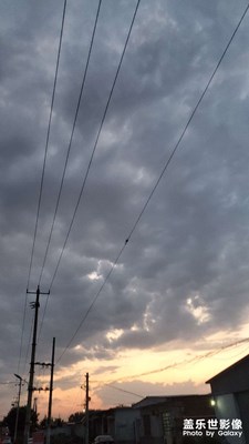 【泛著光的生活】山雨欲來(lái)風(fēng)滿樓