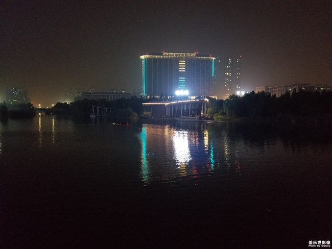 三星note8和華為P10plus夜景對(duì)比圖，